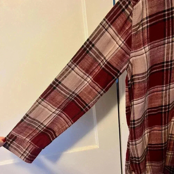 AMERICAN EAGLE plaid burgandy oversized lace up top distressed|M whimsigoth - Picture 2 of 8